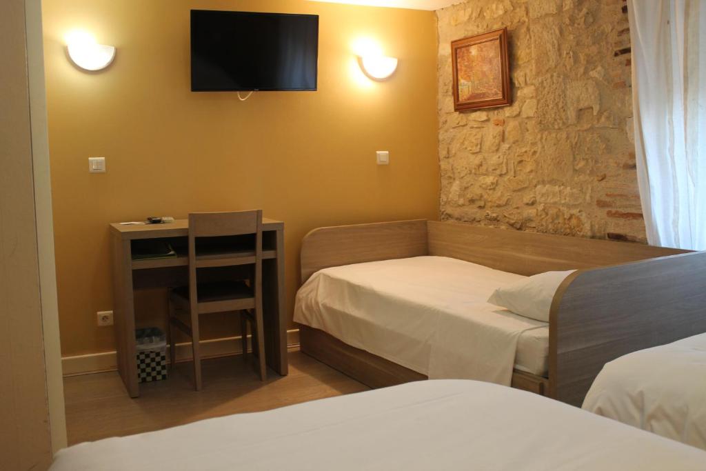 AUBERGE DE LA TOUR 8/26