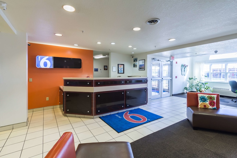 Lobby at Motel6 Huron, OH - Sandusky, HURON - OH