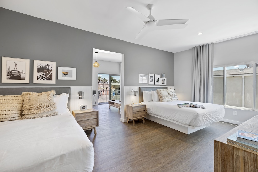 PREMIER, SUITE, MULTIPLE BEDS, PARTIAL OCEAN VIEW, BALCONY