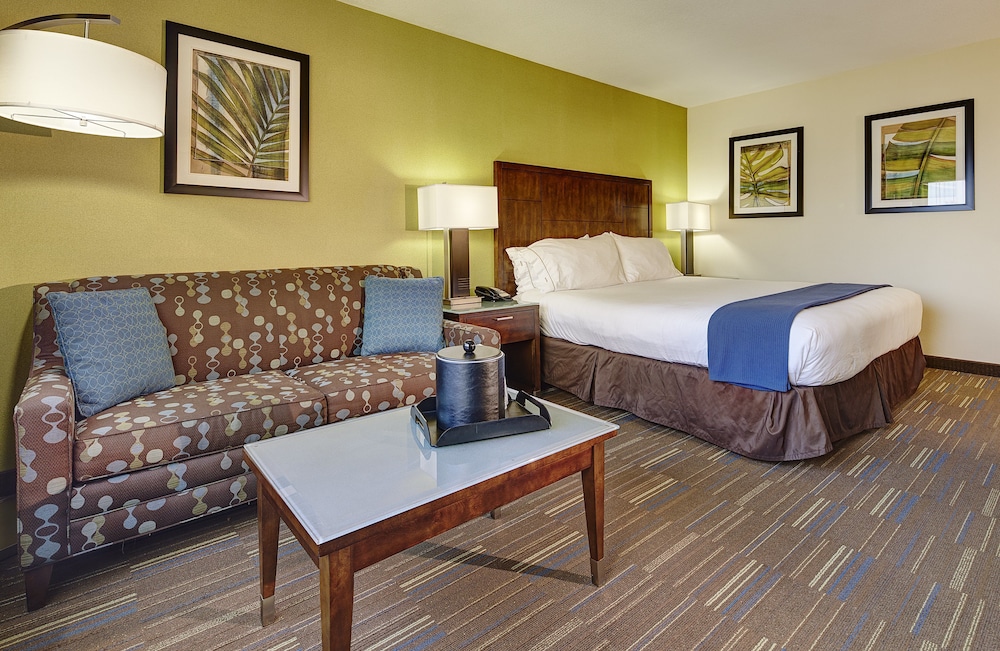 Holiday Inn Express San Diego South National City 27/73