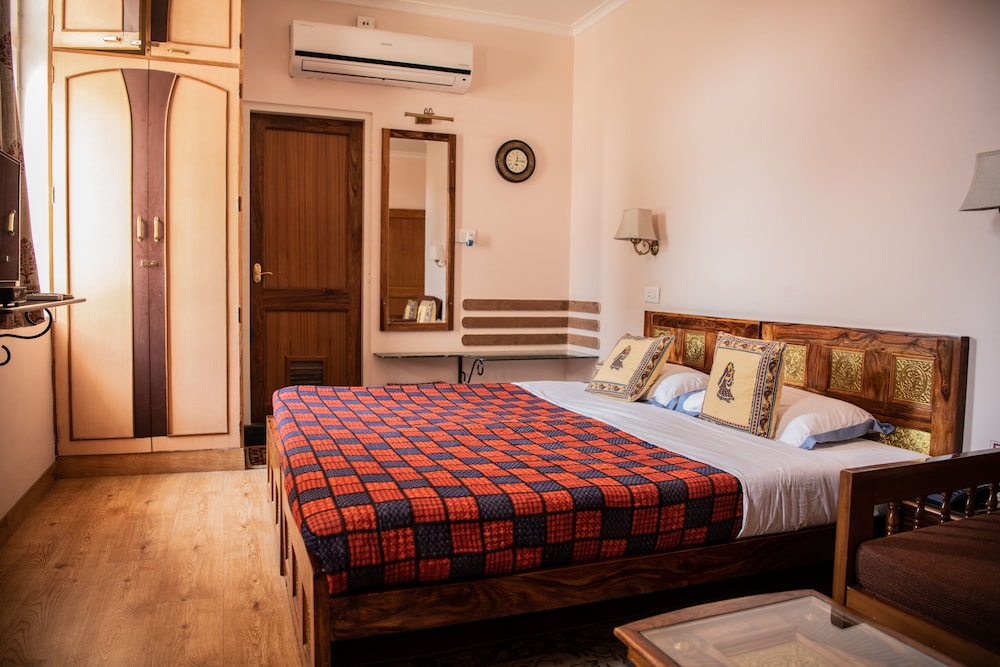 Hotel Arya Niwas 13/47