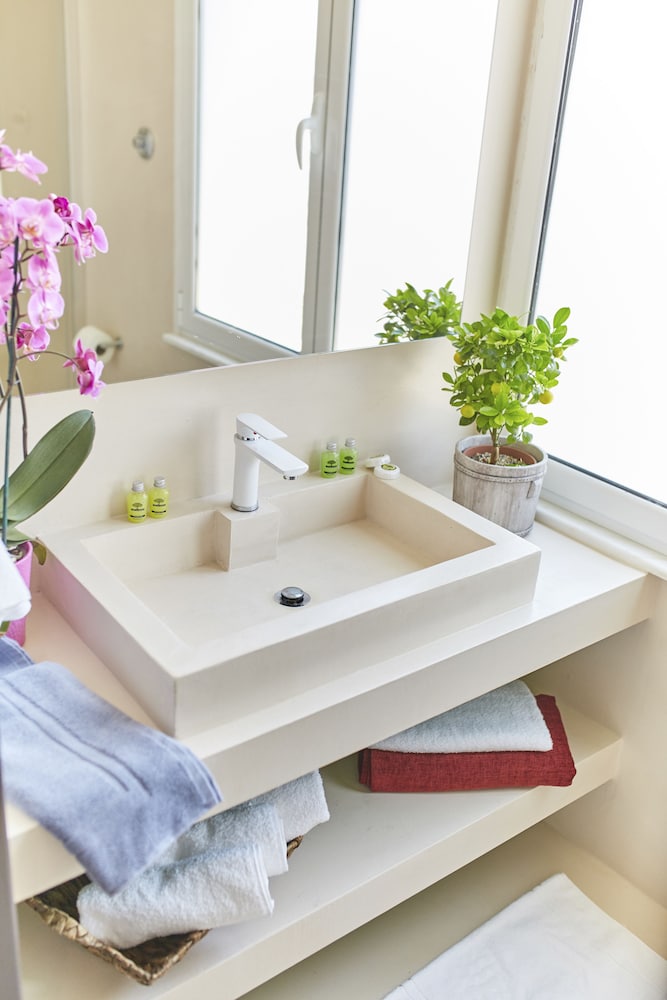 Athens Version Luxury Suites 52/70