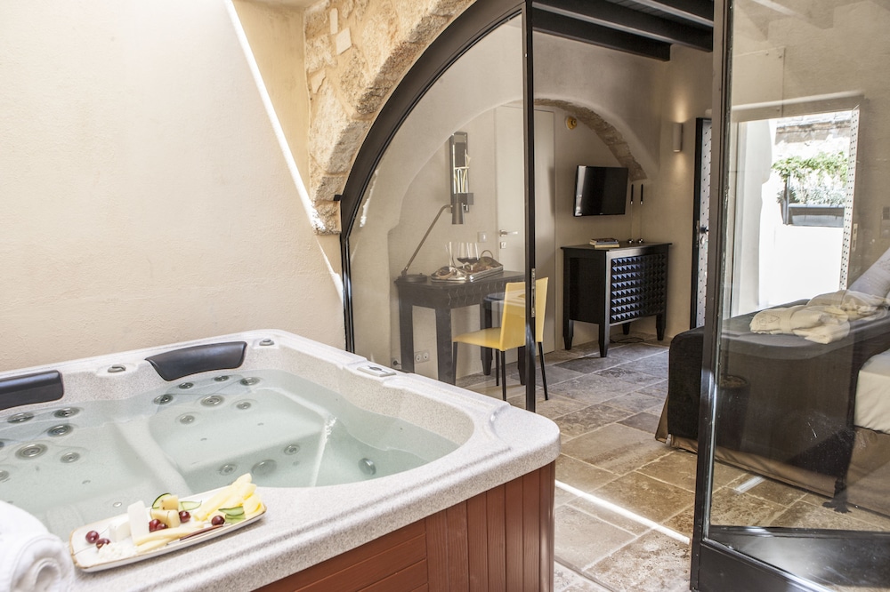 Allegory Boutique Hotel 100/100