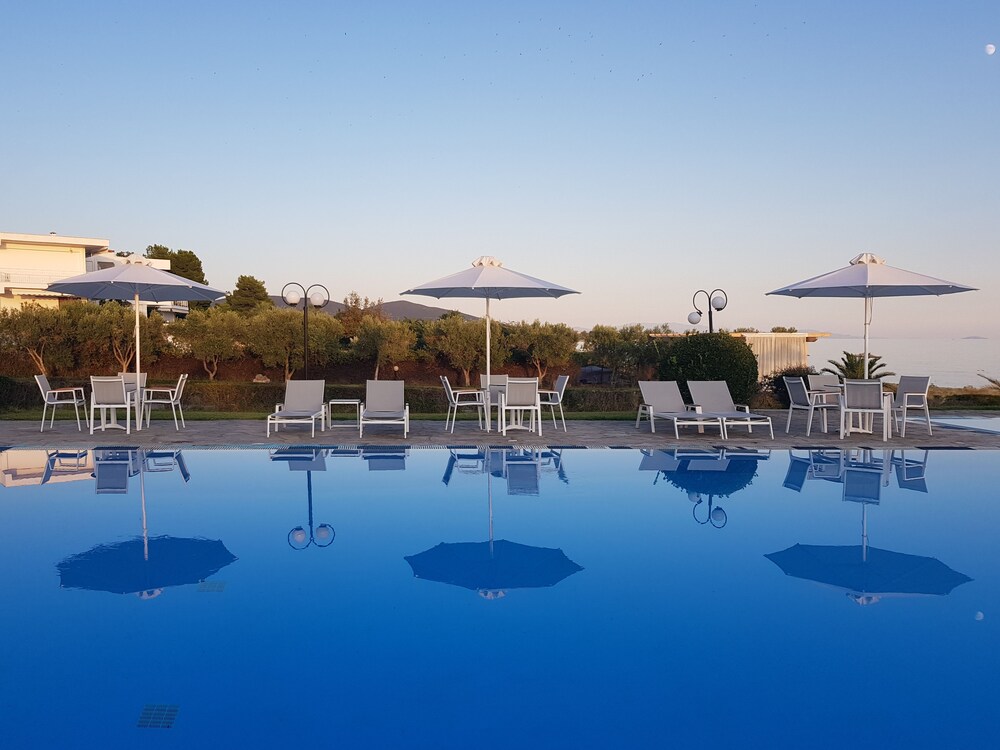 Alkinoos Beach Hotel 35/40