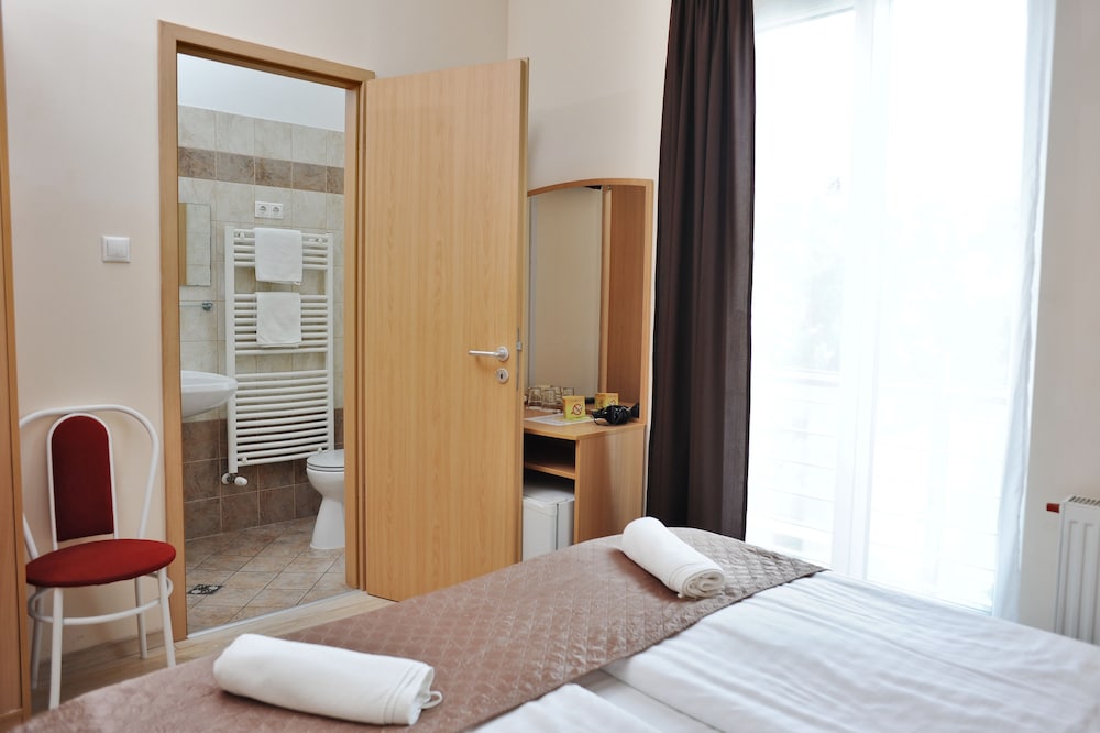 Hotel Papillon 41/50
