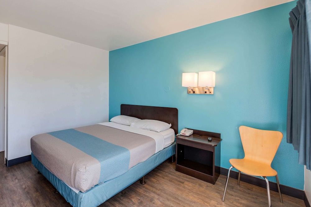 Motel6 Winnemucca, NV 24/60