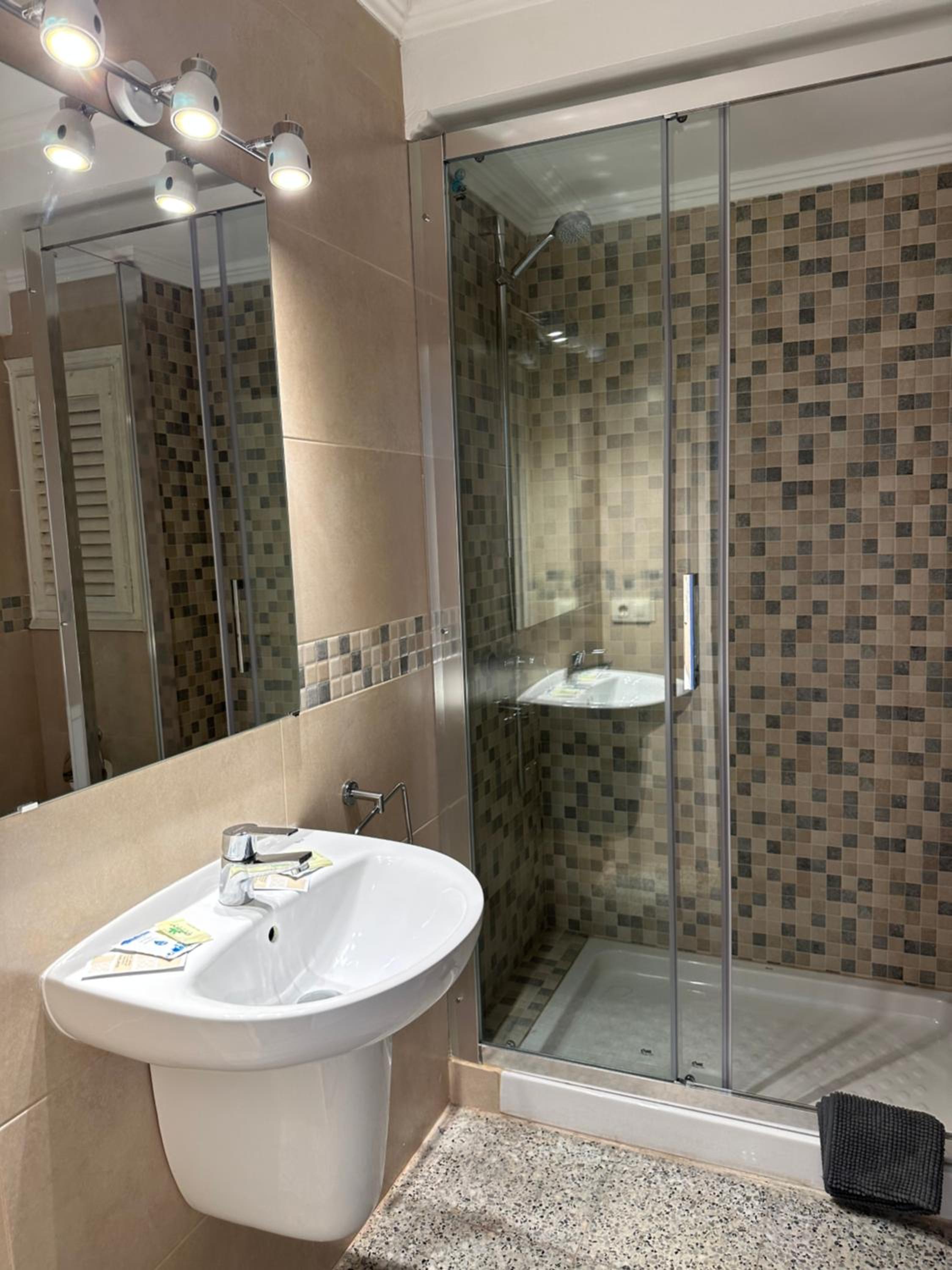 L'illa Hotel 24/25