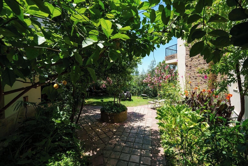 Ephesus Boutique Hotel 68/72