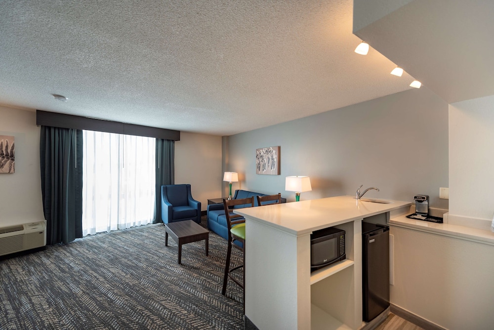 Best Western Plus Wausau Tower Inn 41/43