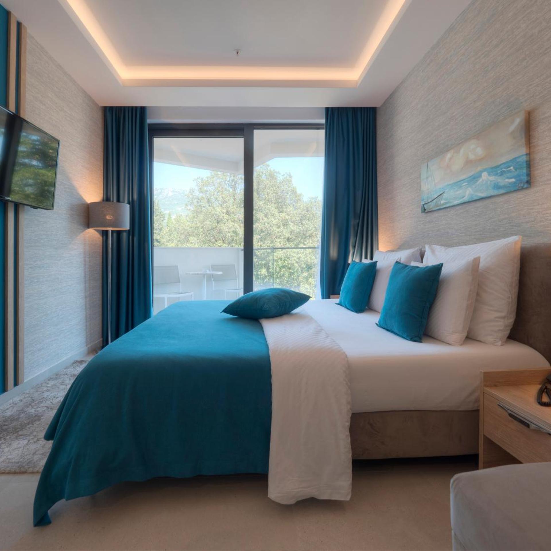 Superior, Double Bed, Side Sea View