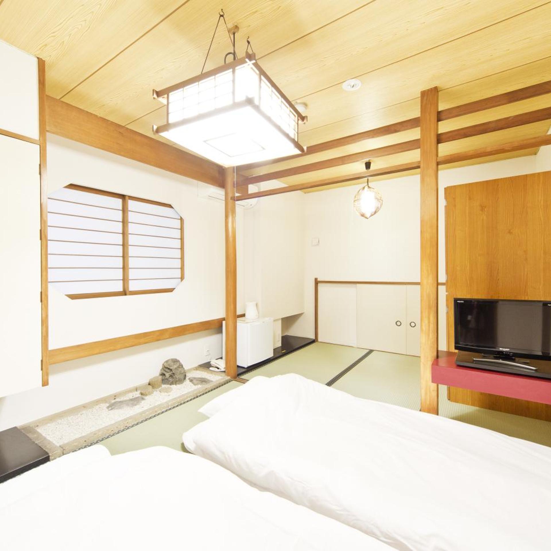 JAPANESE, TWIN BEDS
