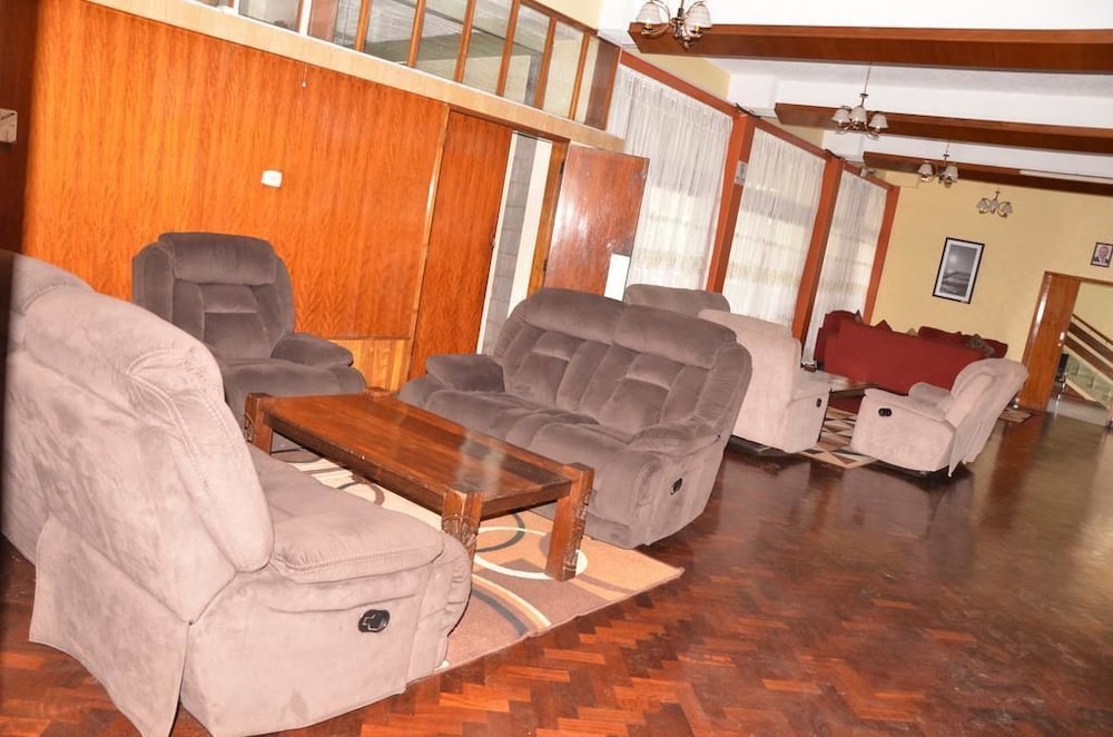 United Kenya Club 32/50