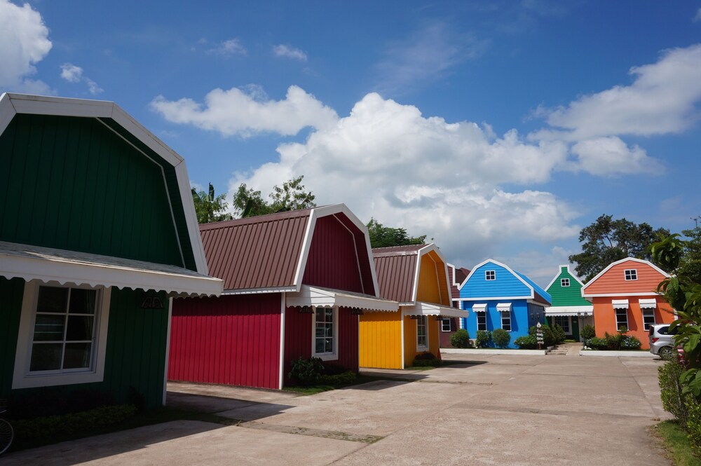 Color Ville Resort 25/30