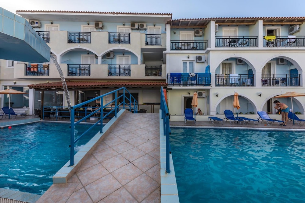 Vossos Hotel Apartments 8/41
