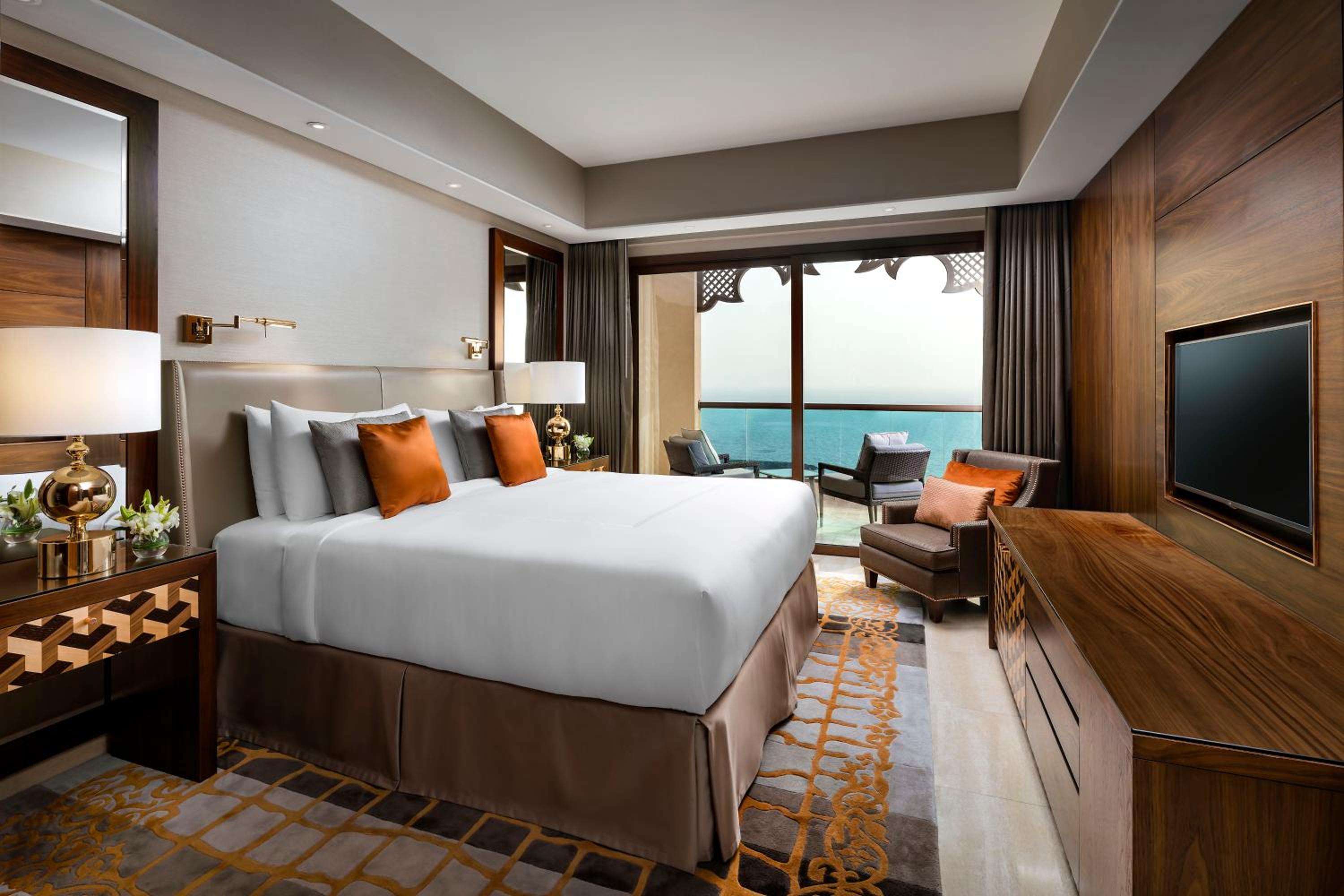 جناح ديلوكس بسرير كينج بغرفتي نوم، Fairmont Ajman 4/9