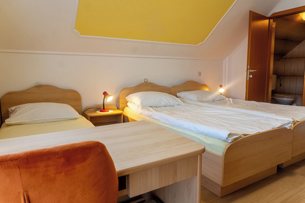 Rooms and Apartments Jana 27/76
