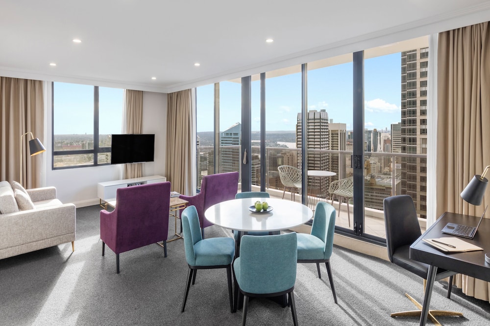 Meriton Suites Pitt Street 42/65