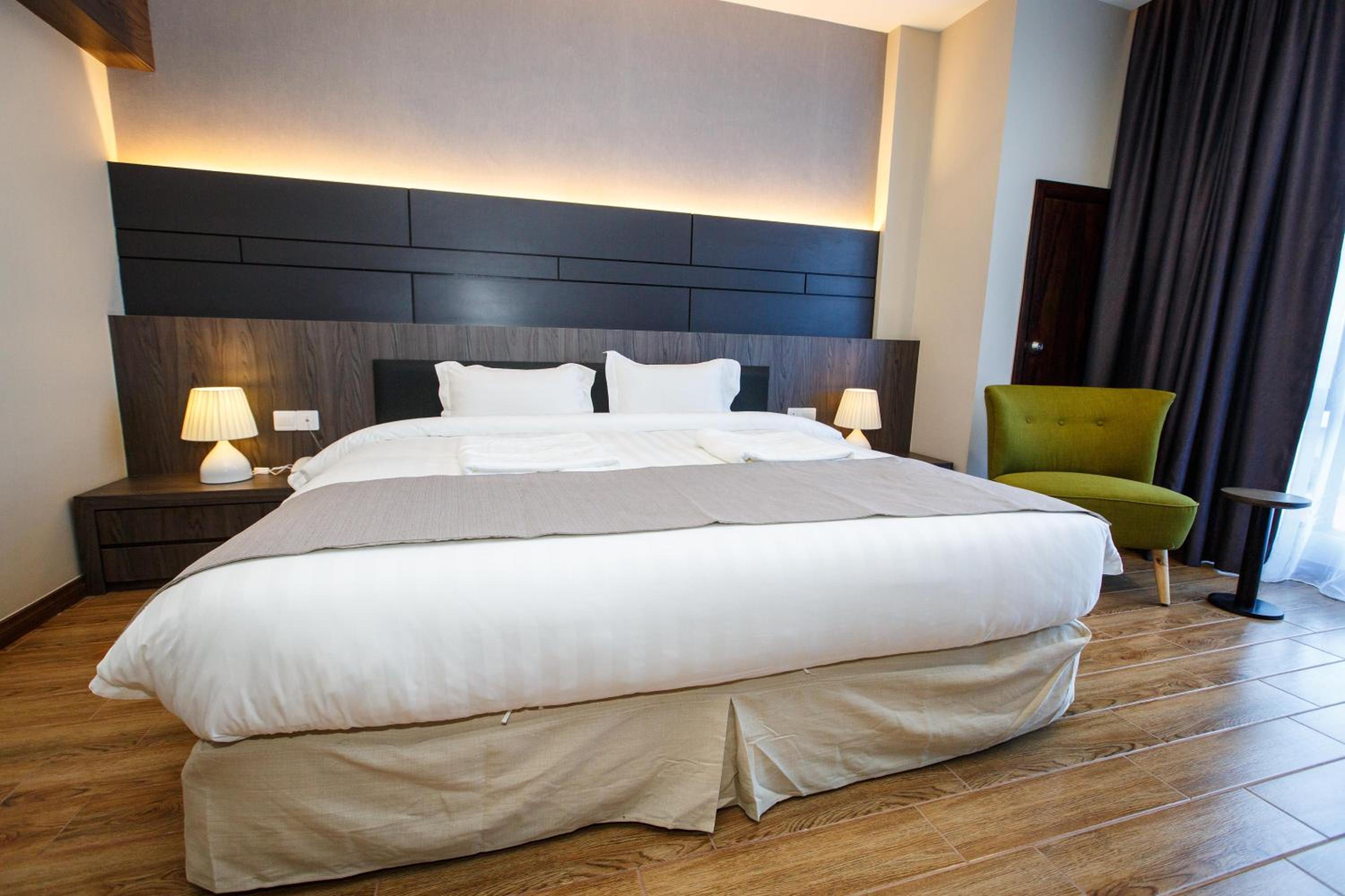 Lintas Platinum Hotel 13/59