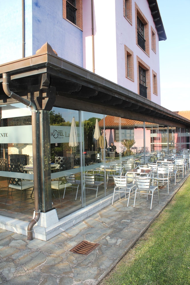 Playa de Las Llanas Hotel 47/50
