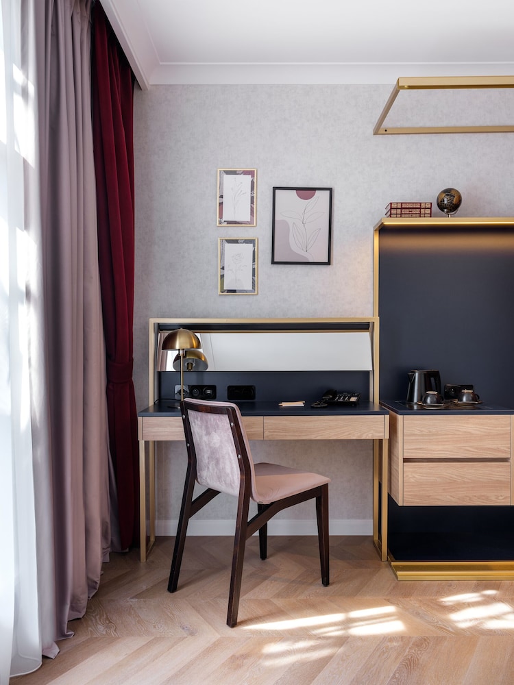 Hotel Golden Queen 43/50