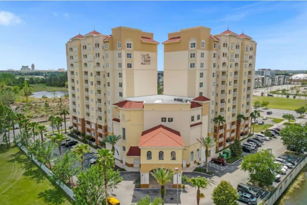 The Point Hotel & Suites 15/75