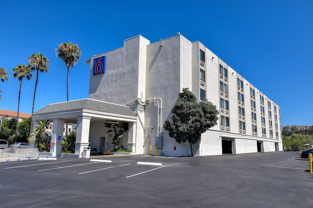 Motel6 San Diego Hotel Circle Mission Valley 51/61