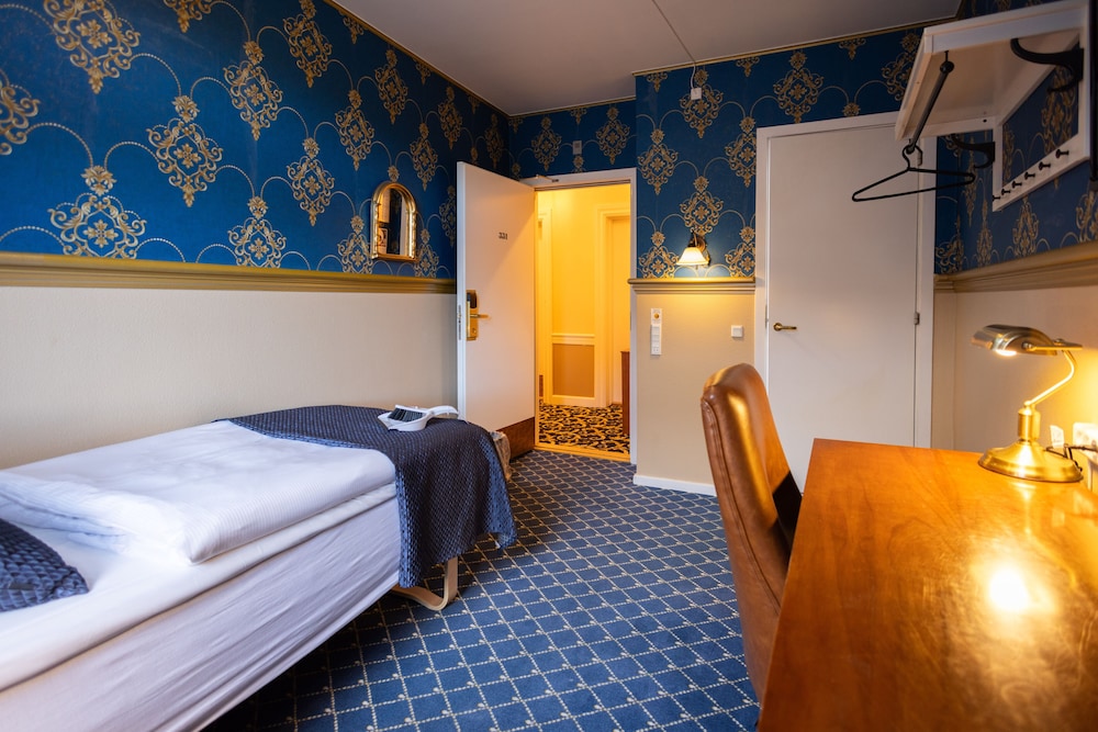 Standard, Single, Single Bed