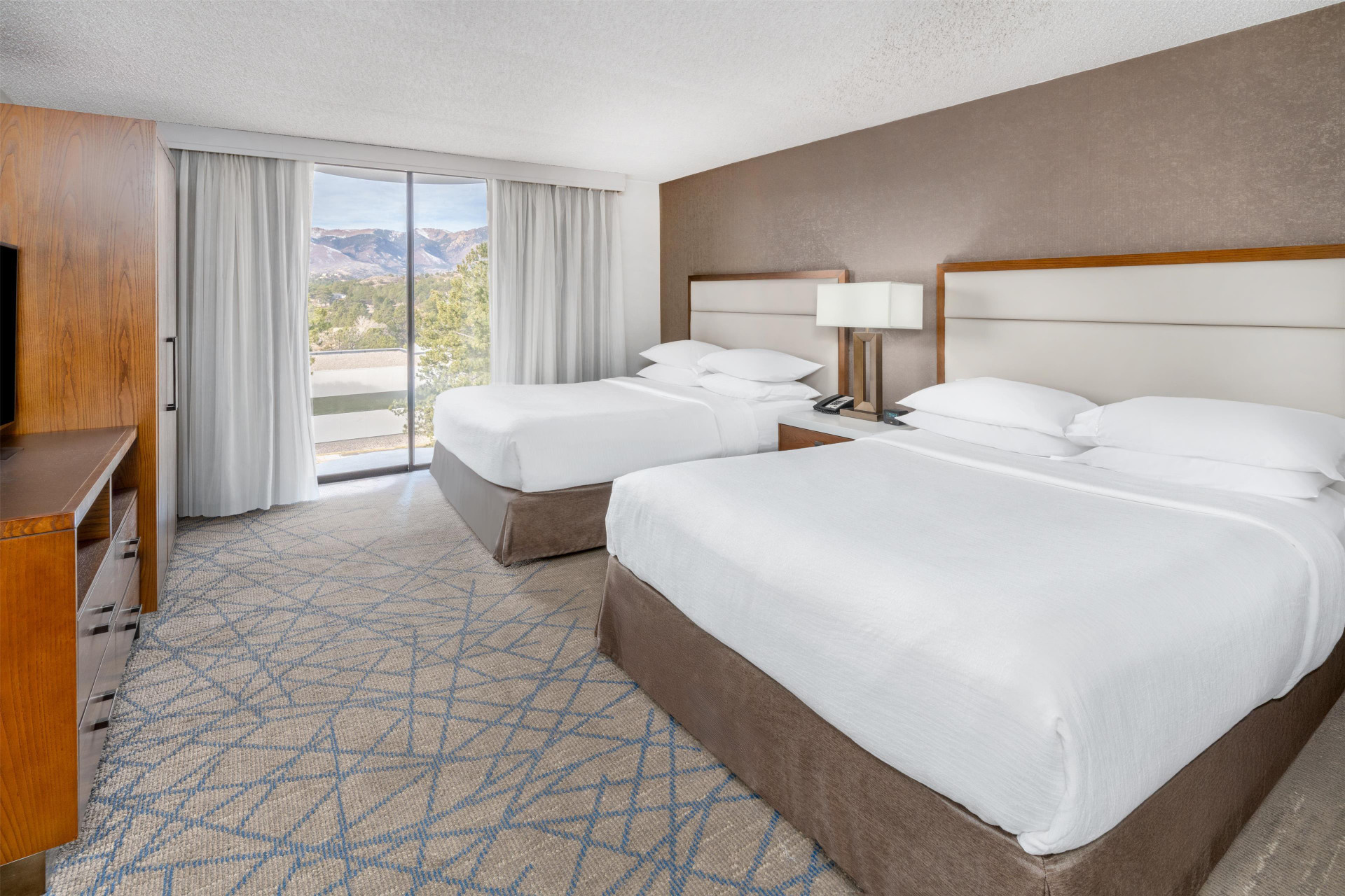 1 Bedroom, Suite, 2 Queen Beds, Mountain View, Accessible