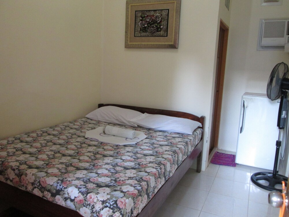 Escurel Inn 11/24