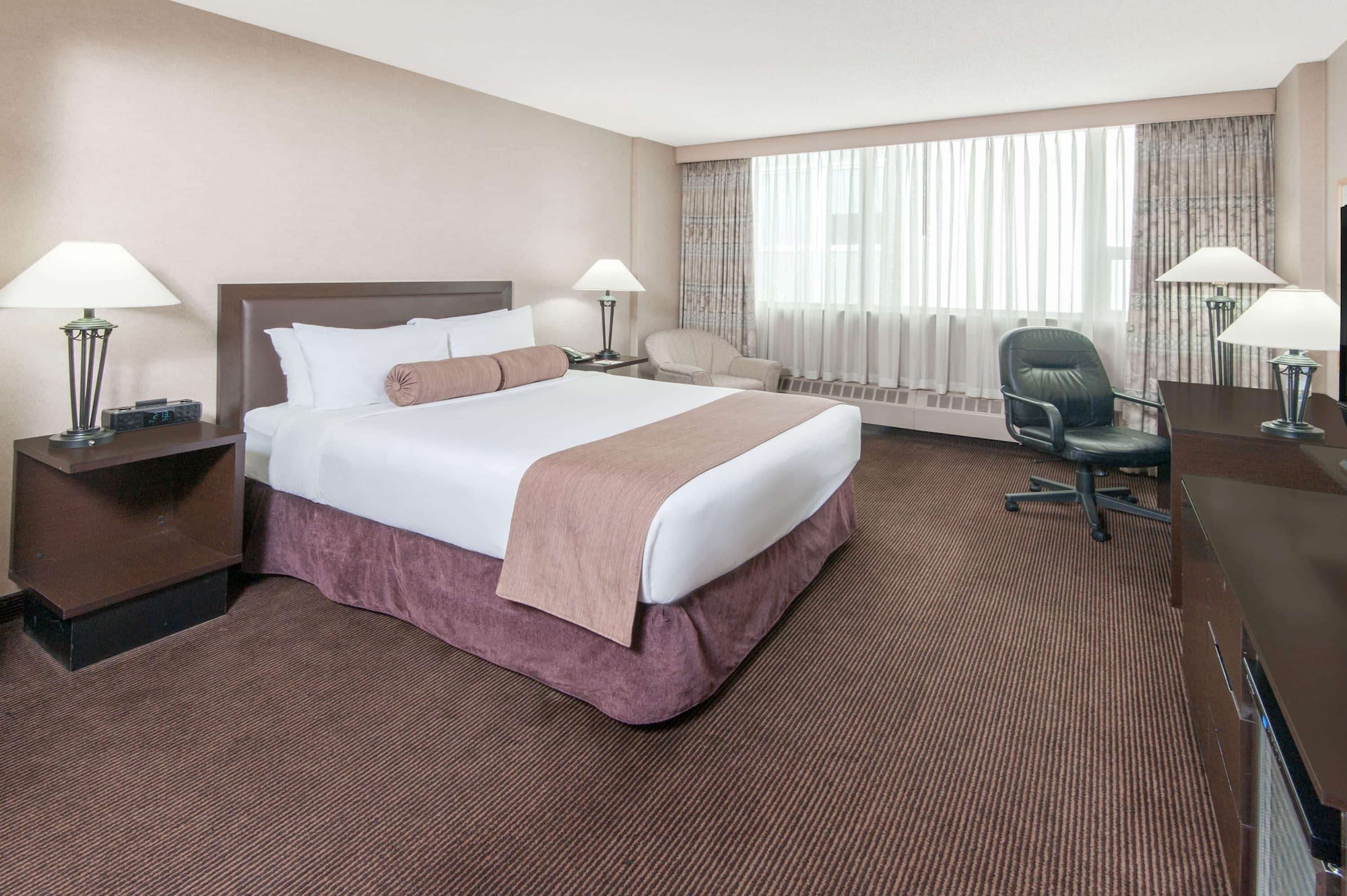 Room, Queen Bed, Pool Access