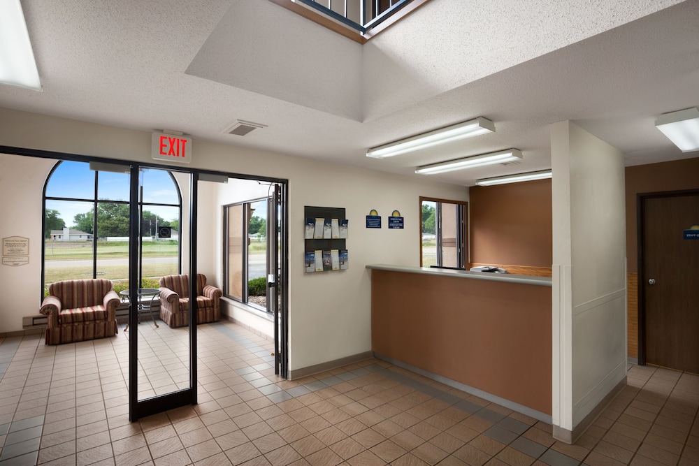 Days Inn By Wyndham Austin 12/44