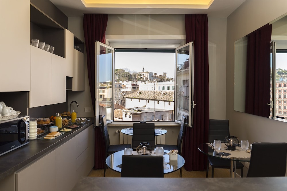 Top Floor Trastevere 18/30