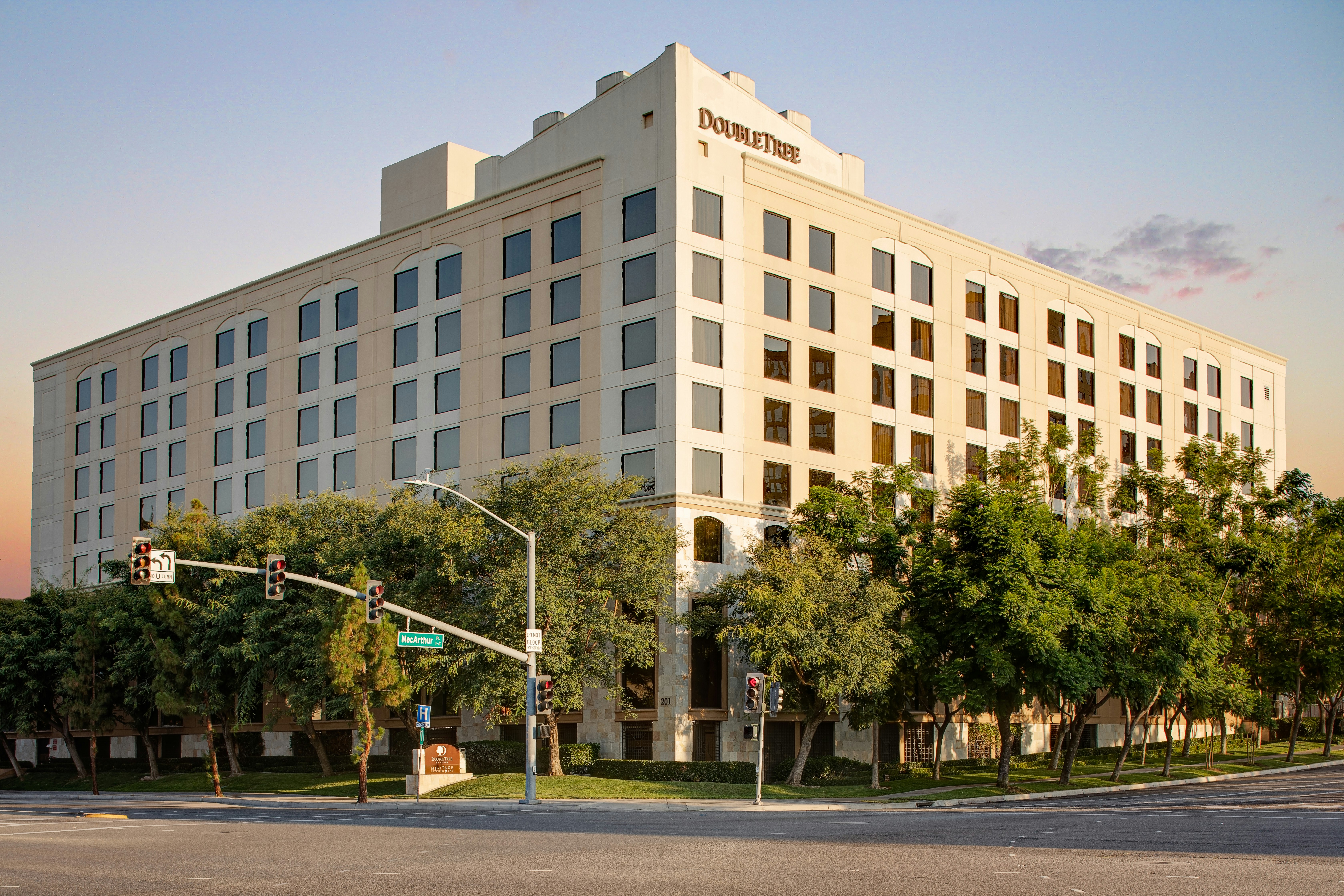 Hotel Zessa Orange County Airport, a DoubleTree by Hilton 53/59
