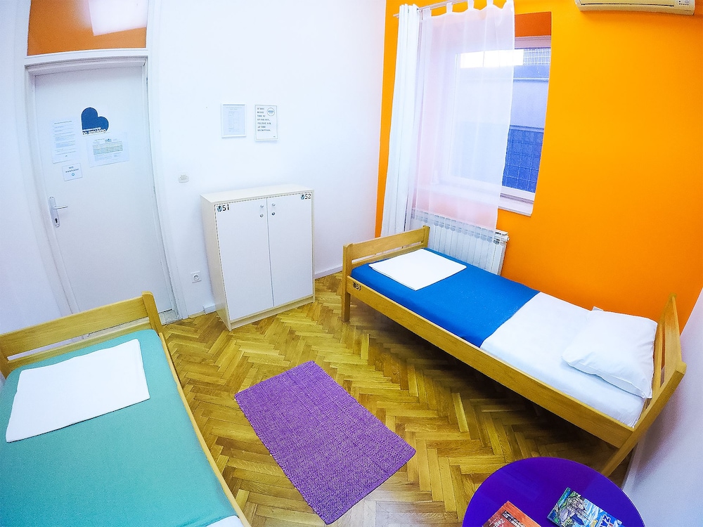 Whole Wide World Hostel & Bar 31/50