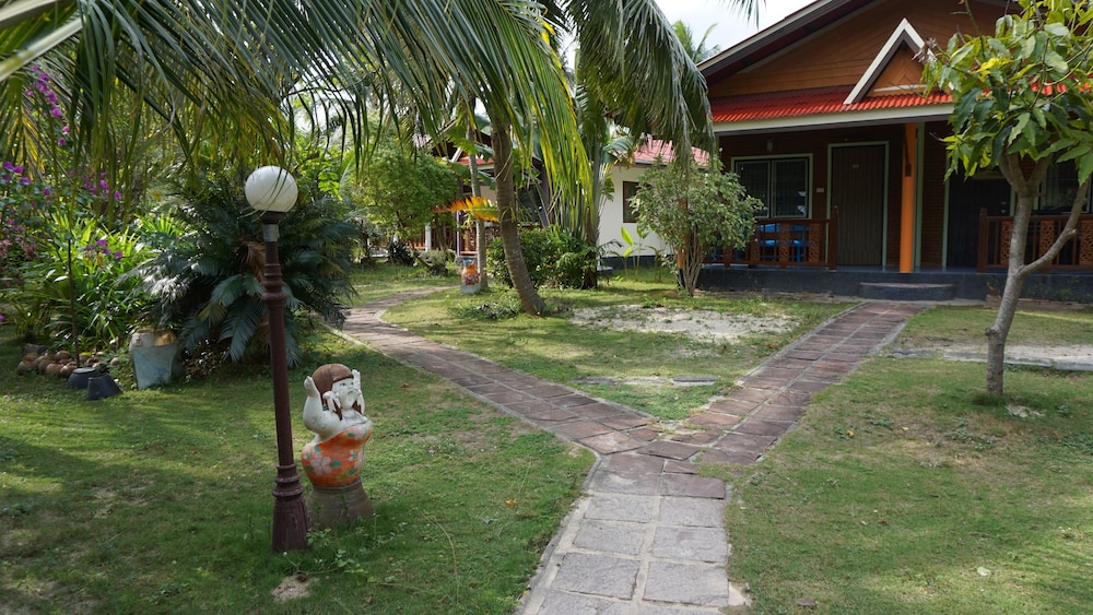 First Villa Beach Resort 9/75