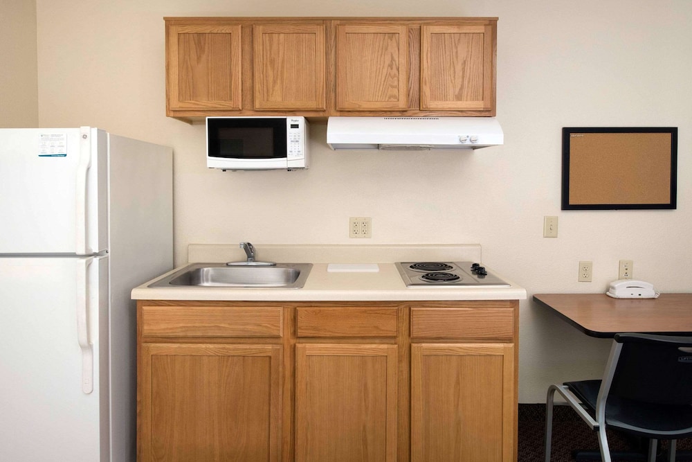 WoodSpring Suites San Antonio North Live Oak I-35 14/22