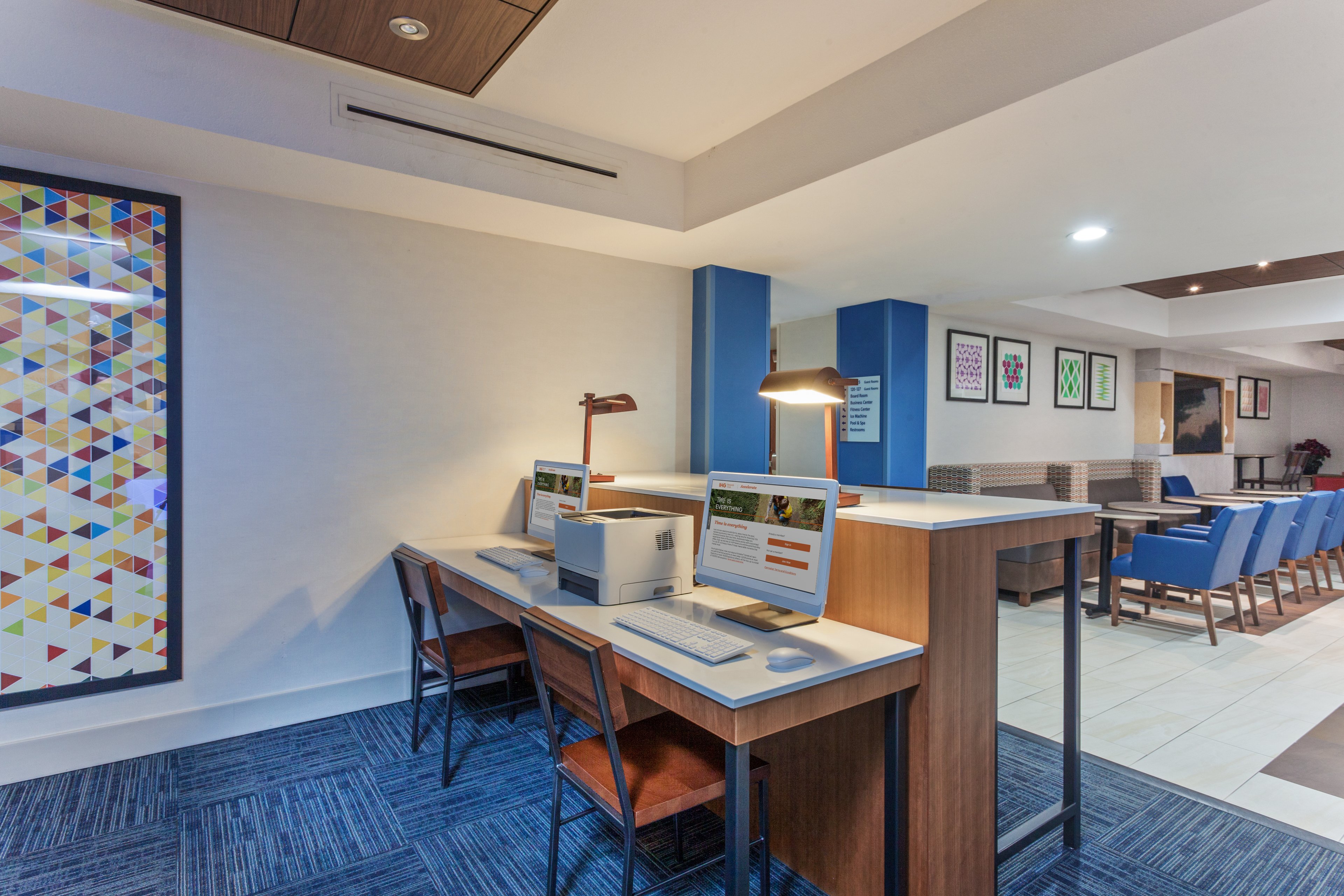 Holiday Inn Express & Suites Elk Grove West I-5 45/51