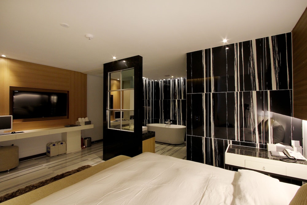 Royal Prime Hotel 11/50