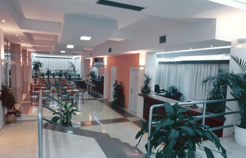 Adonis Hotel 35/57