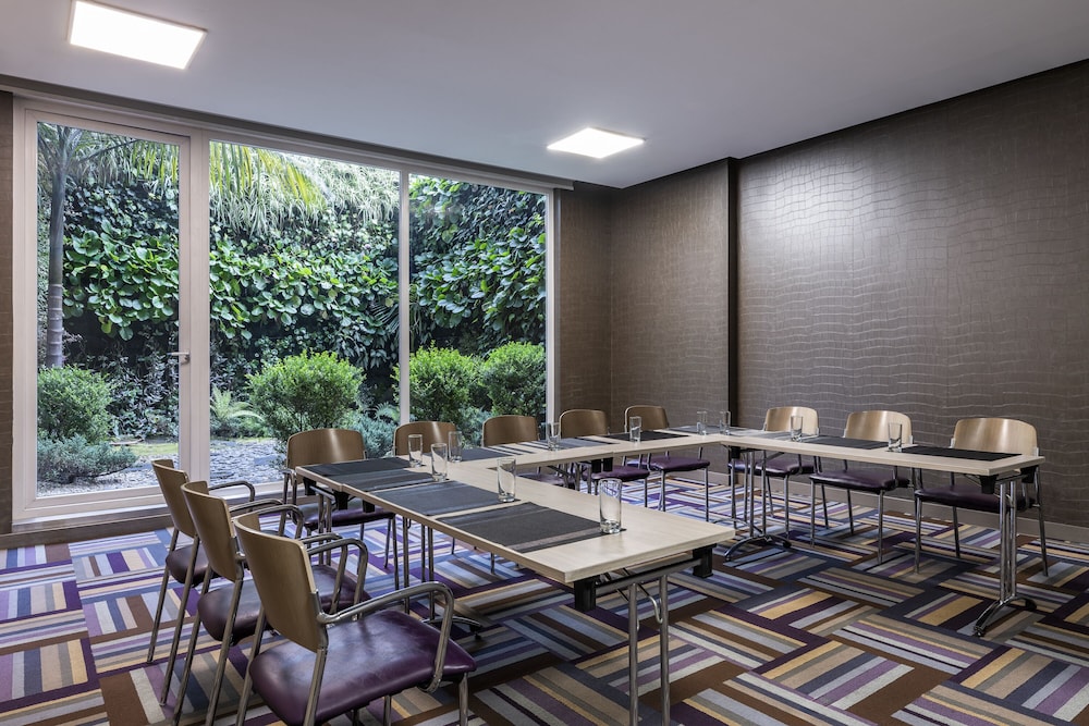 100 Luxury Suites By Preferred 71/76