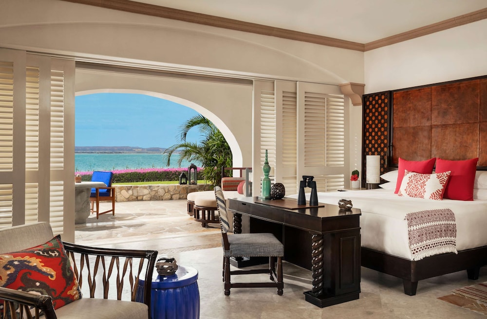 Junior Suite, King Bed, Ocean Front, Sofa, Plunge Pool