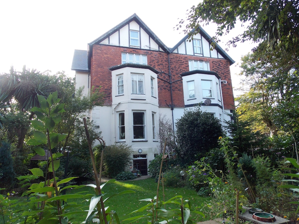 The Darnley Hotel 4/50