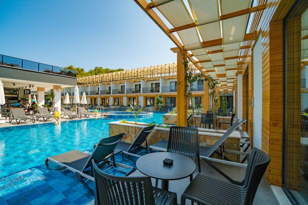 L HOTEL SARIGERME 23/48