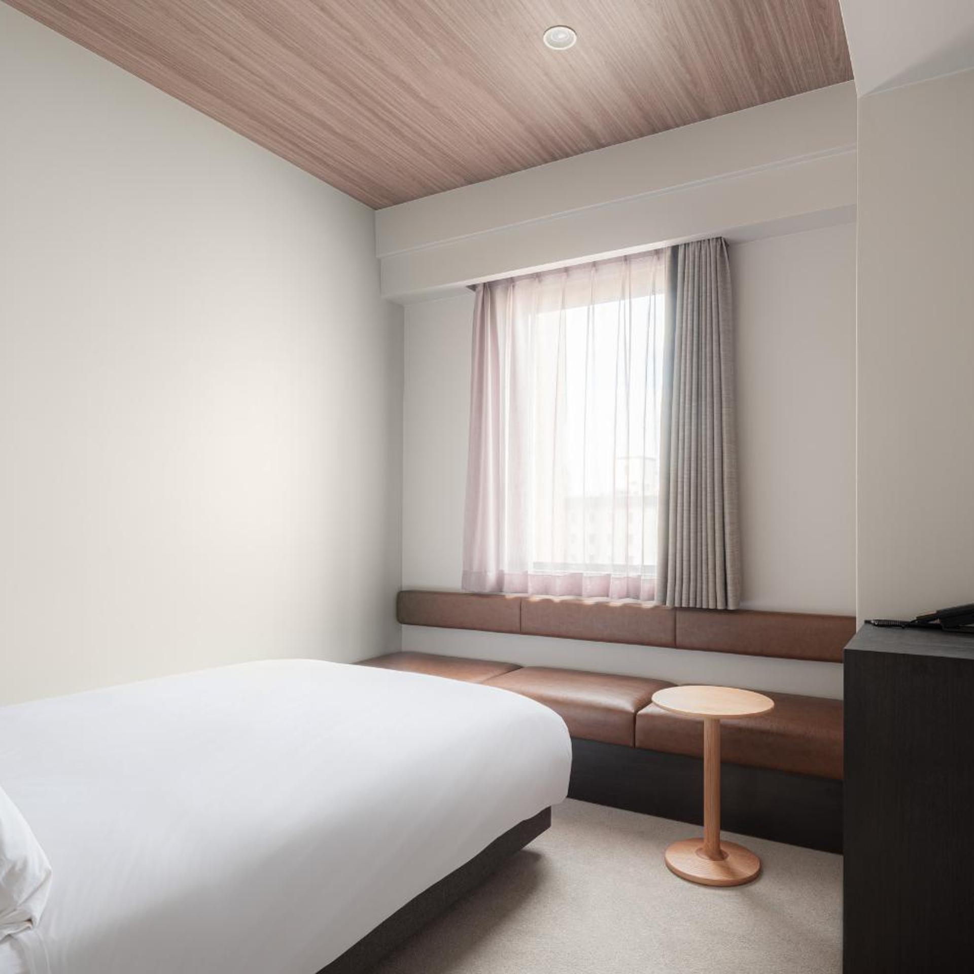 Adjoining, Double Bed