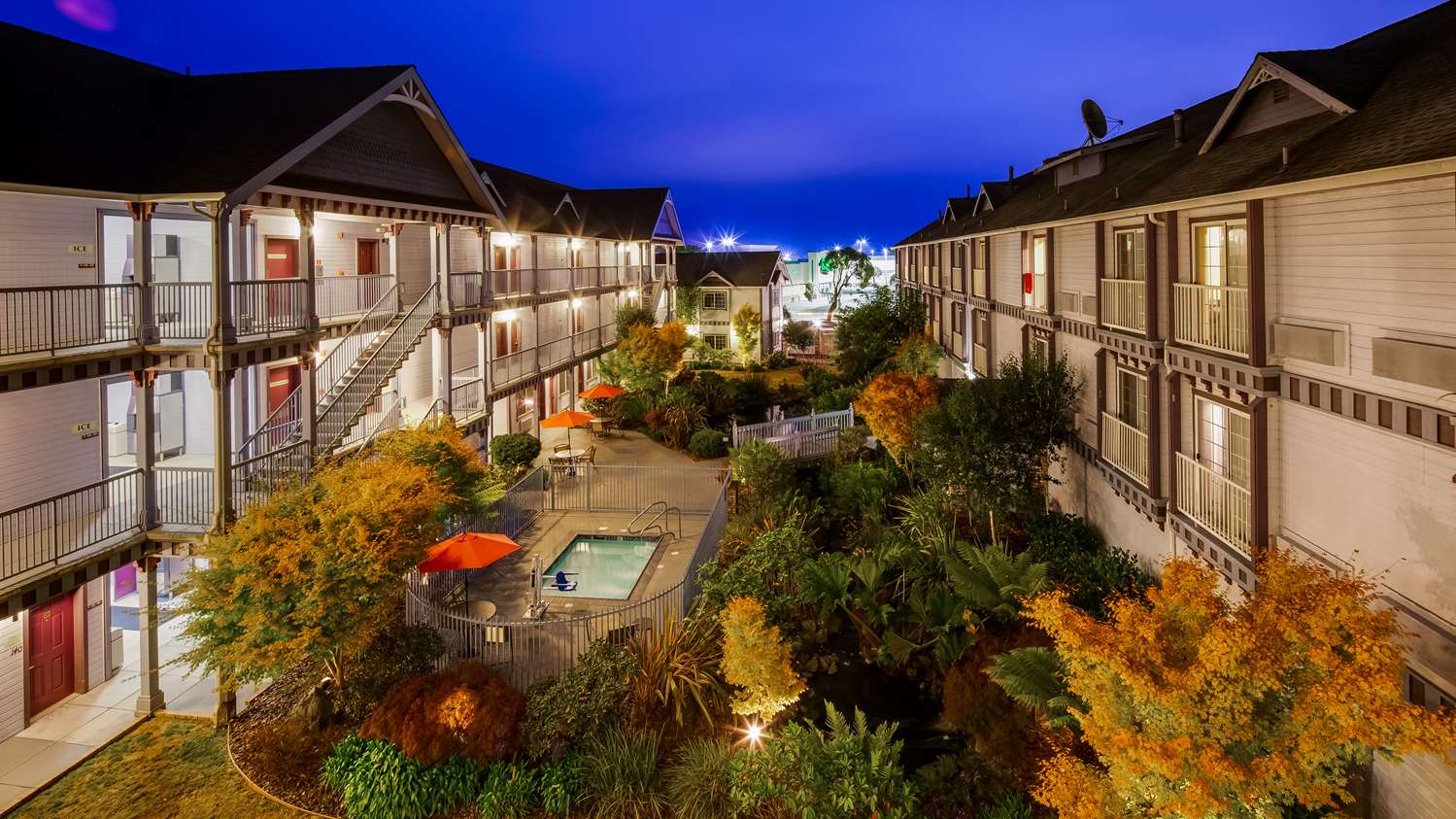 Best Western Plus Bayshore Inn 16/17