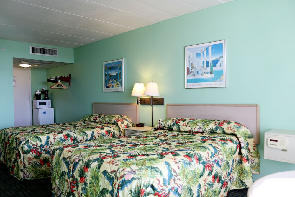 Standard, 2 Double Beds, Pool Side