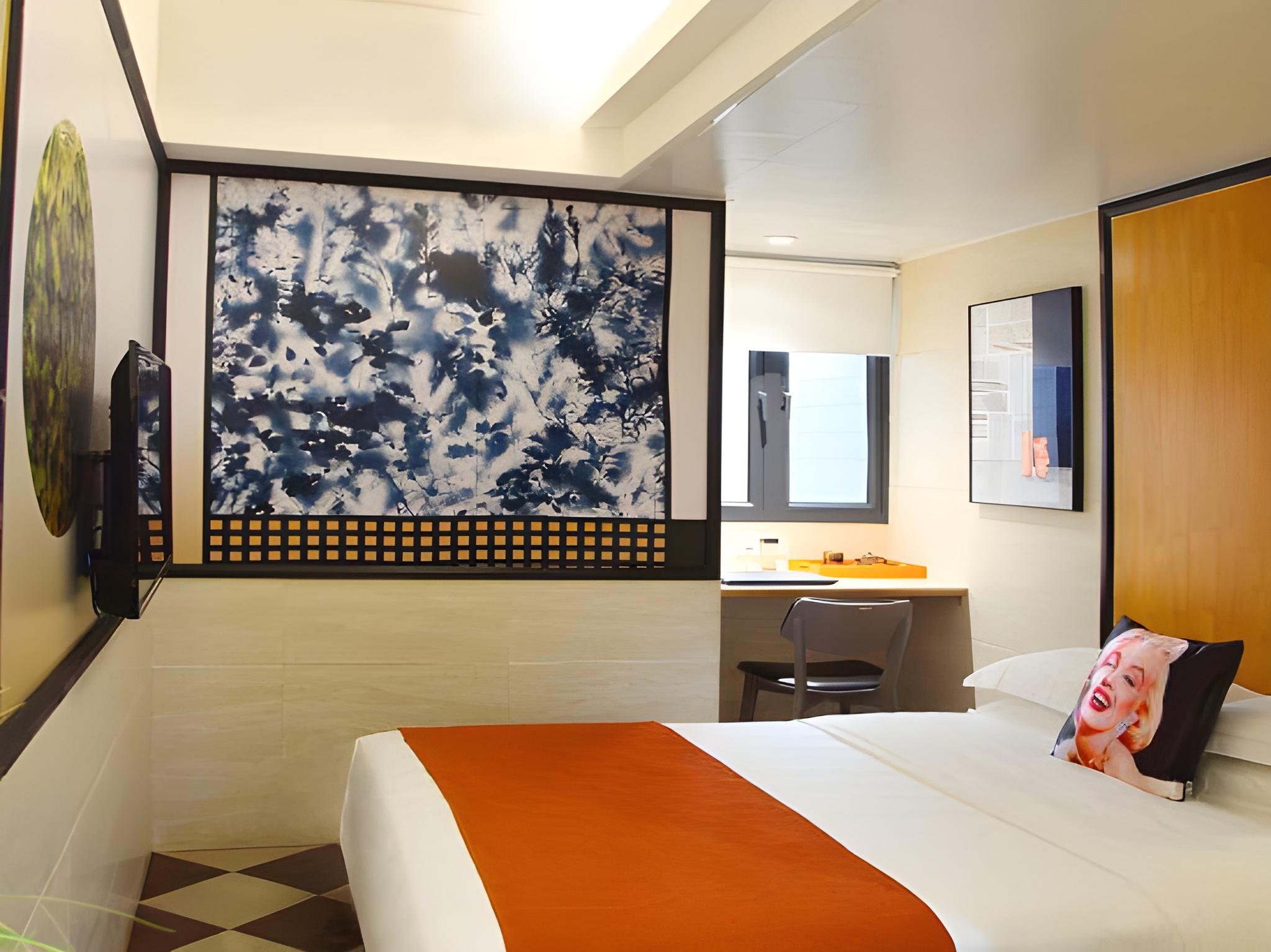 Special, Queen Bed