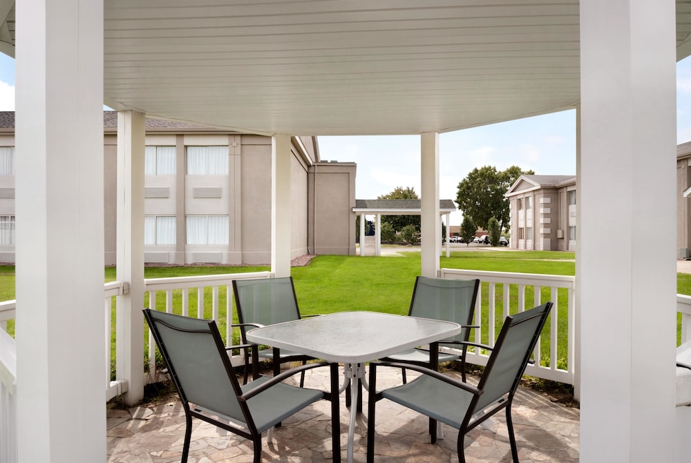 Super 8 by Wyndham Des Moines 24/29