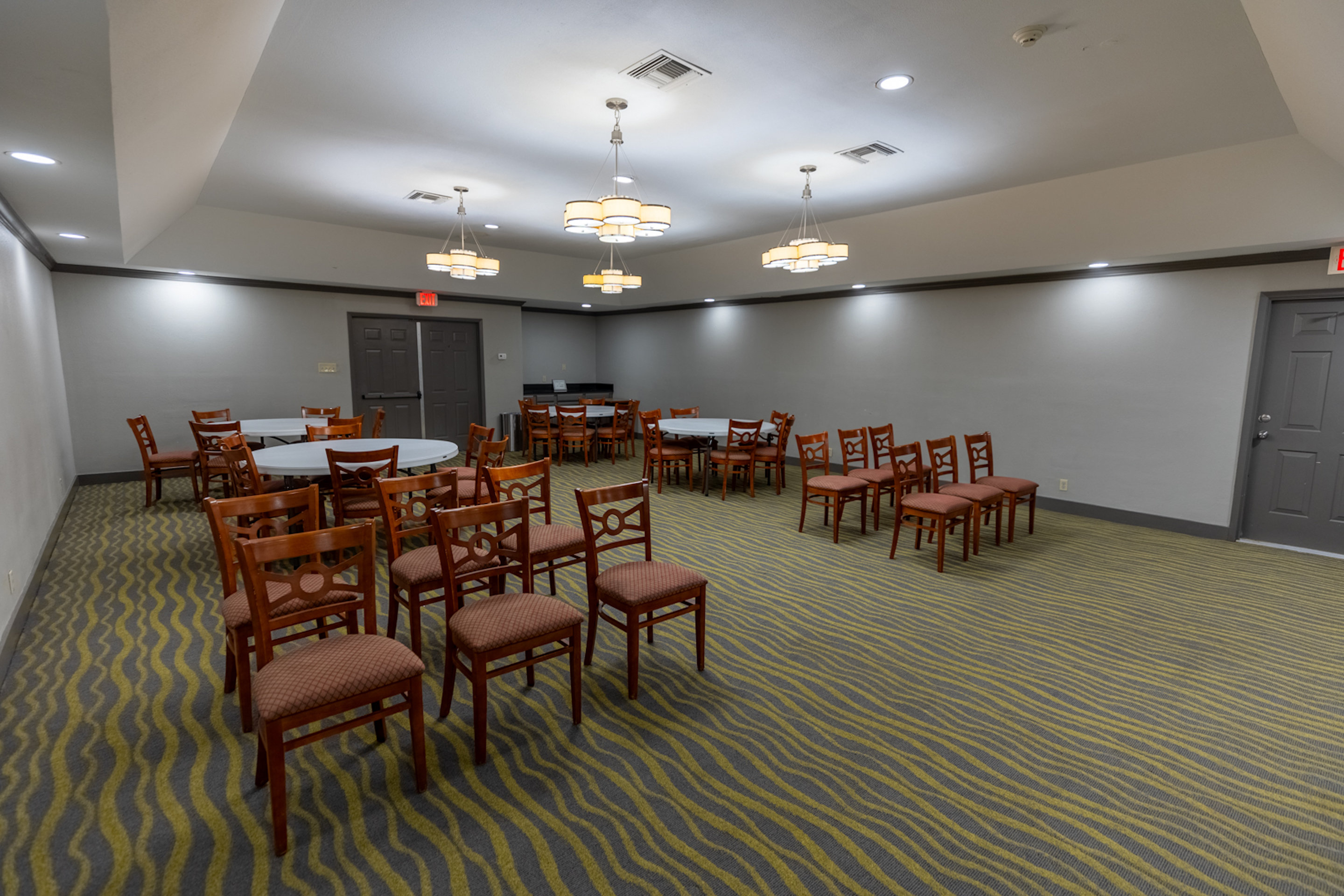 Red Roof Inn & Suites Irving - DFW Airport South 37/45
