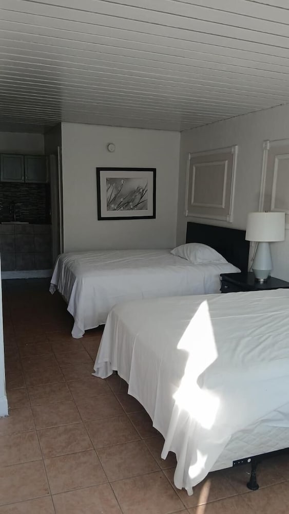 2 Full Beds Non-Smoking